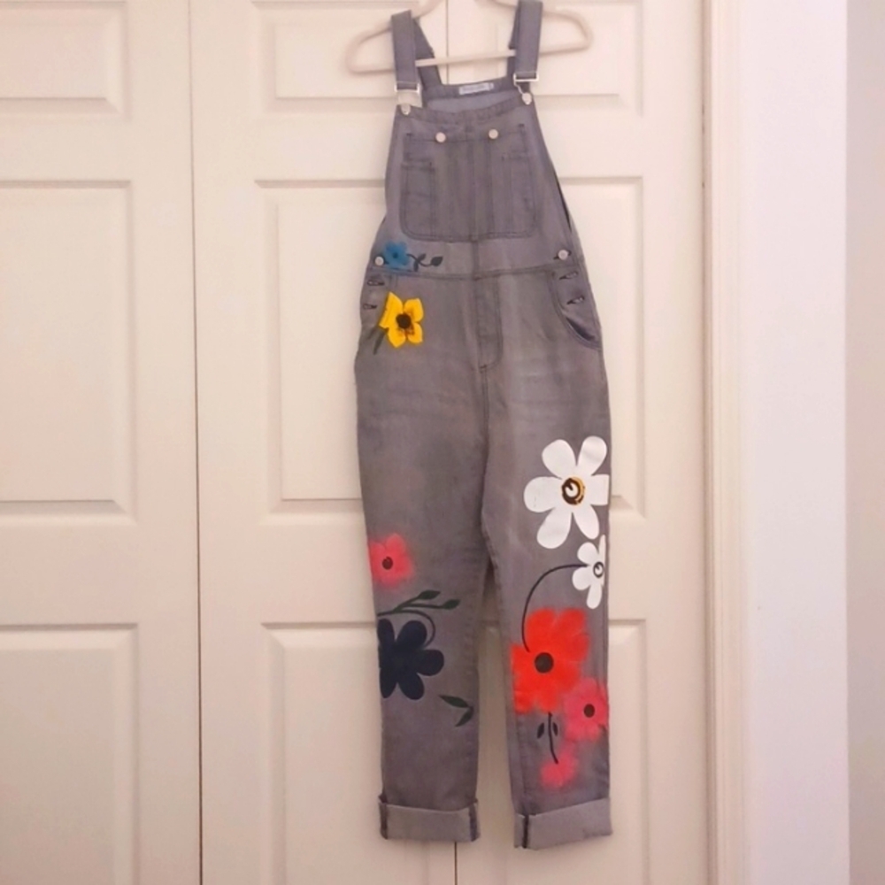 Misslook Floral Painted Black/gray Wash Overalls Distressed Like New - Jr Sz L